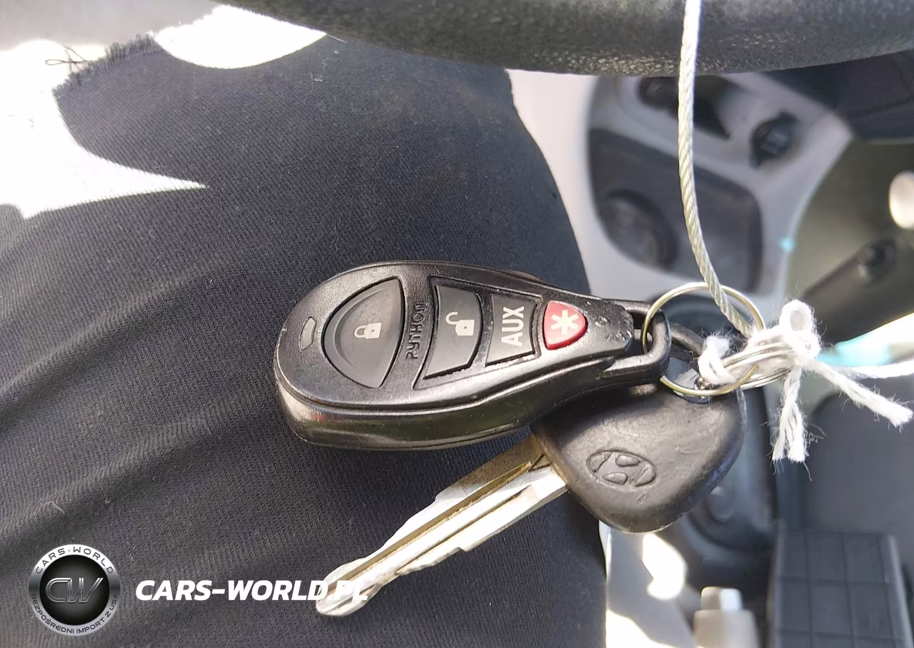 2007 Hyundai Accent Gs VIN:KMHCM36C77U027067 - 11