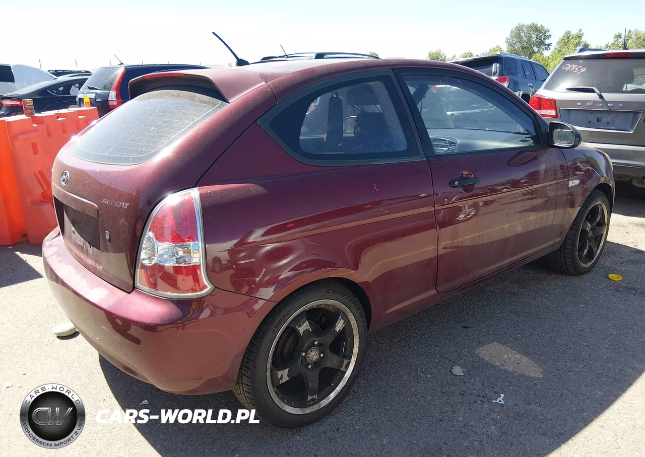 2007 Hyundai Accent Gs VIN:KMHCM36C77U027067 - 4