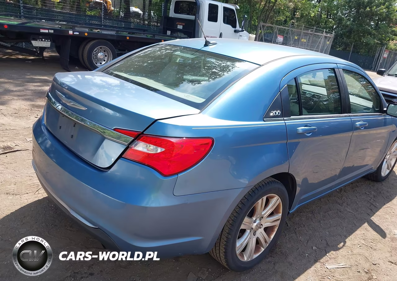 2011 Chrysler 200 Touring VIN:1C3BC1FB7BN602399 - 4