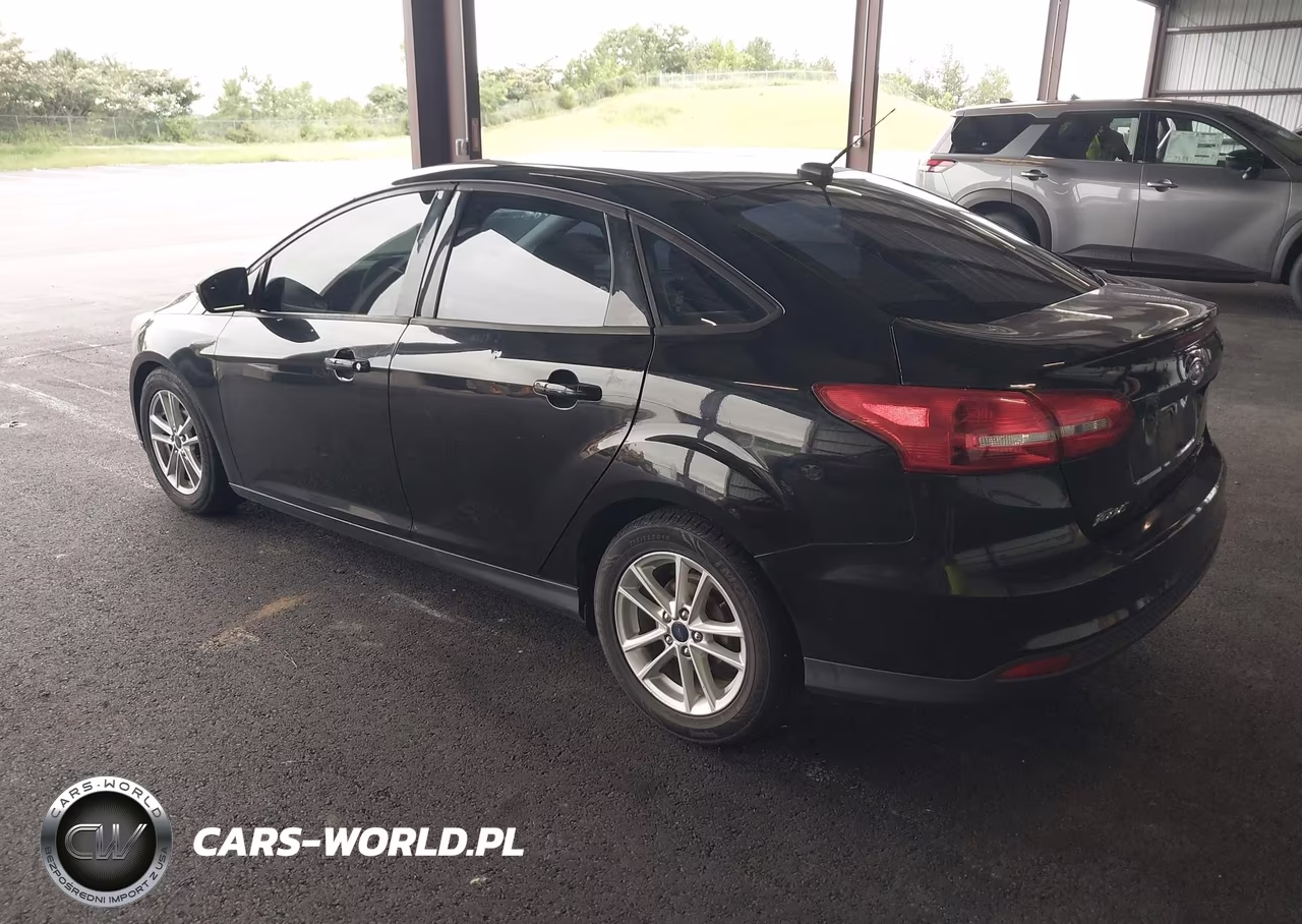 2016 Ford Focus Se VIN:1FADP3F28GL205166 - 3