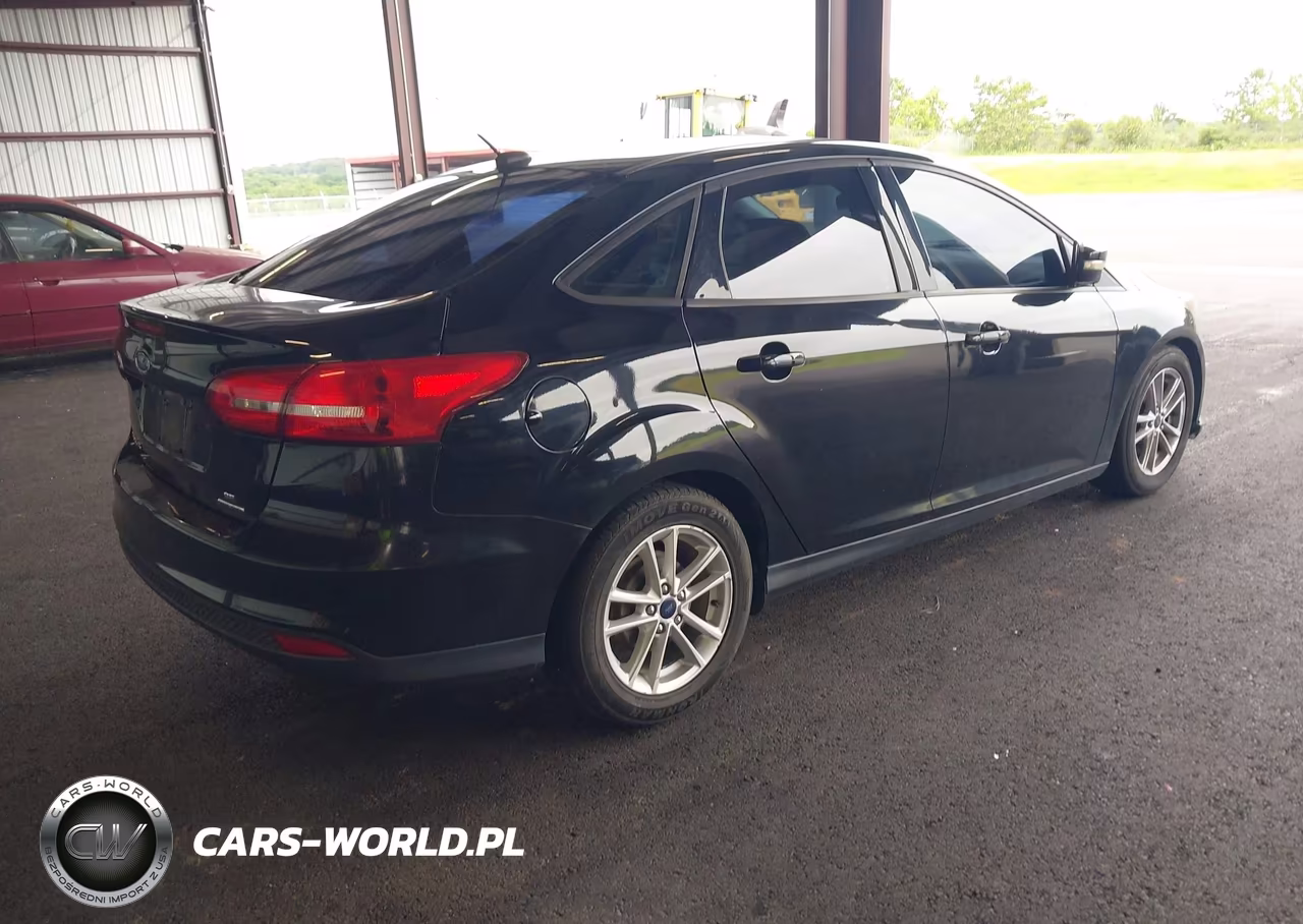 2016 Ford Focus Se VIN:1FADP3F28GL205166 - 4