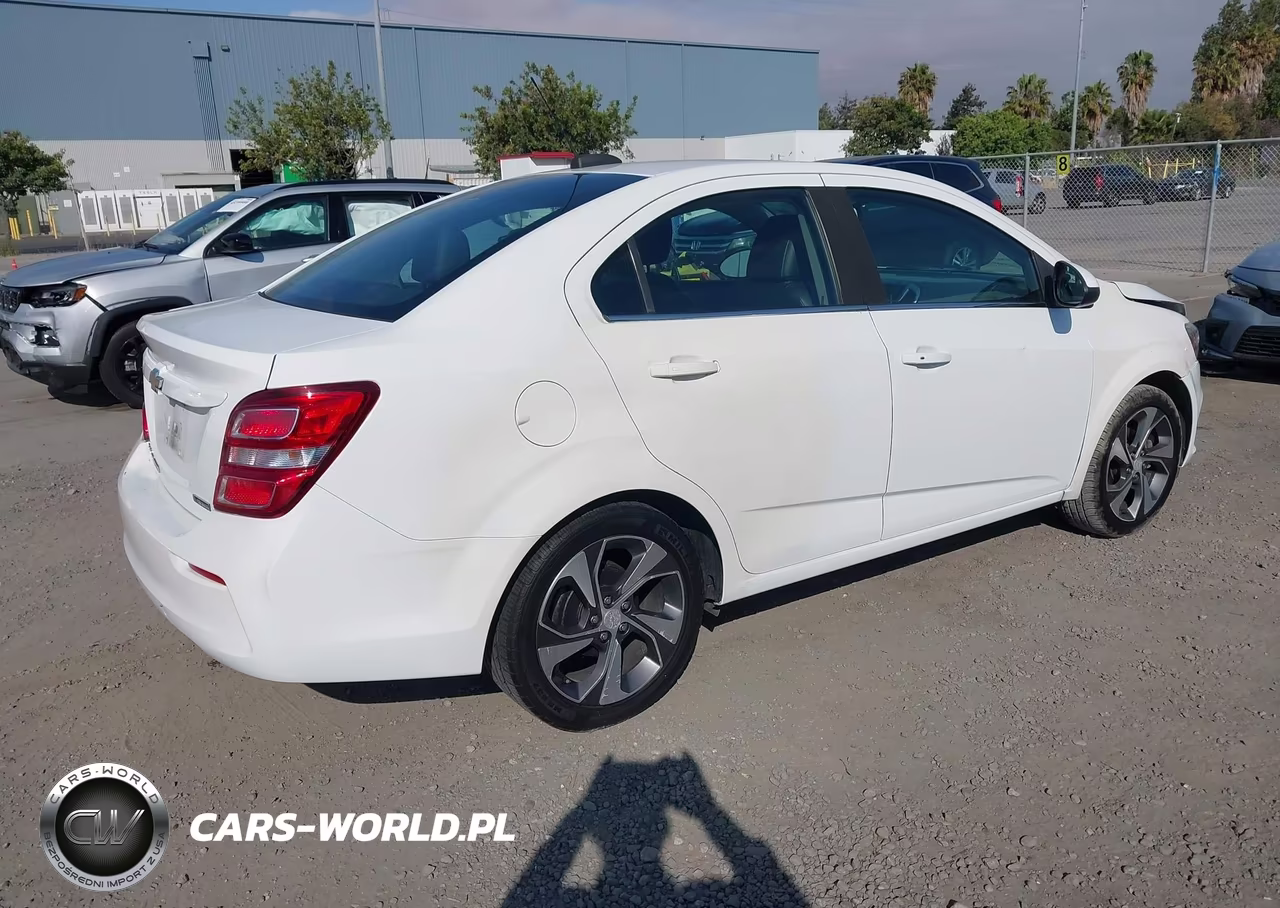 2018 Chevrolet Sonic Premier Auto VIN:1G1JF5SB1J4133982 - 4