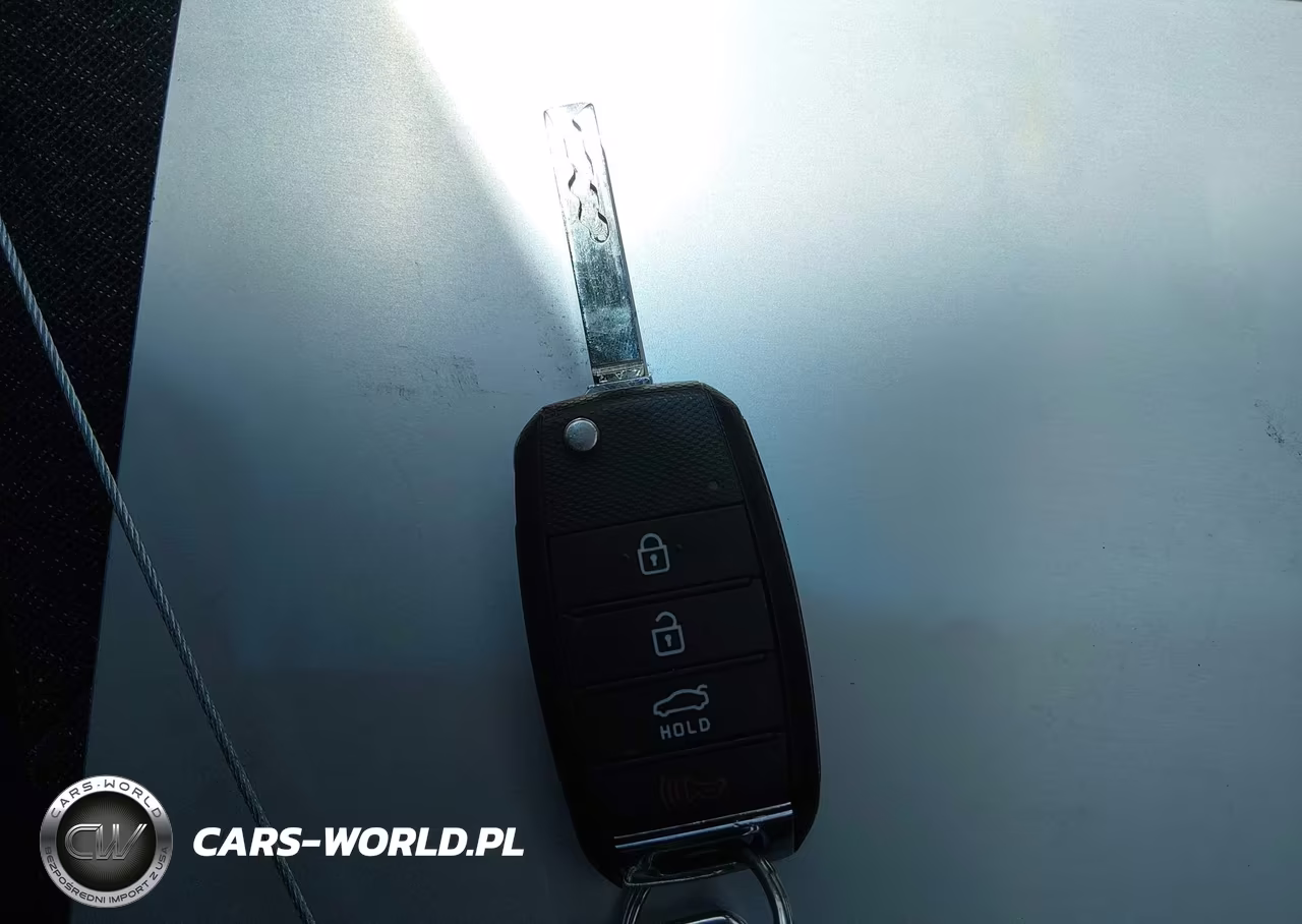 2018 Kia Optima S VIN:5XXGT4L37JG247356 - 11
