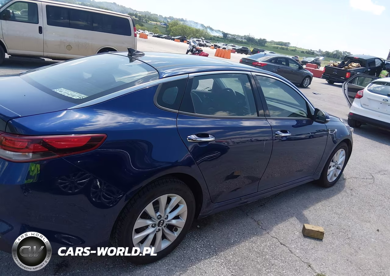 2018 Kia Optima S VIN:5XXGT4L37JG247356 - 13