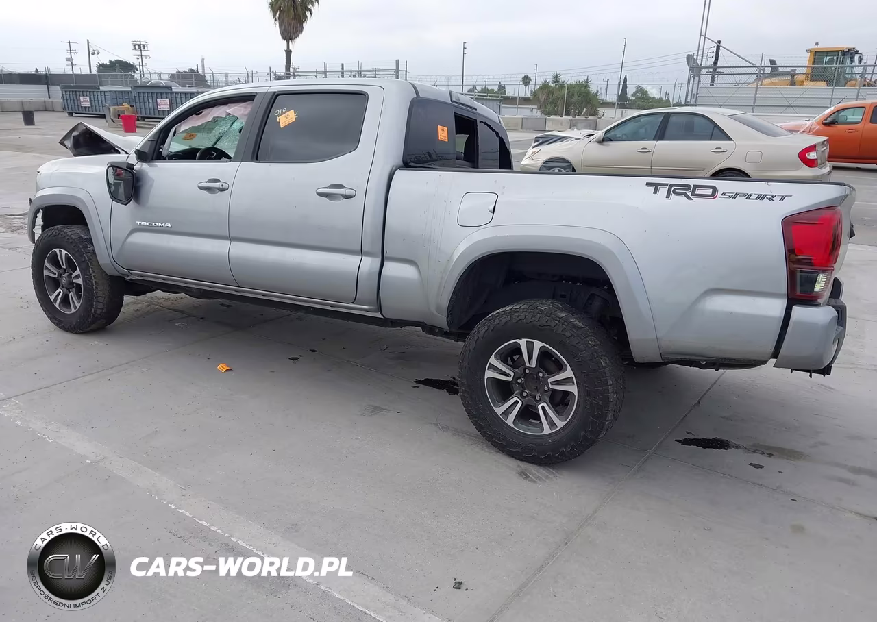 2018 Toyota Tacoma VIN:3TMBZ5DN8JM014518 - 3