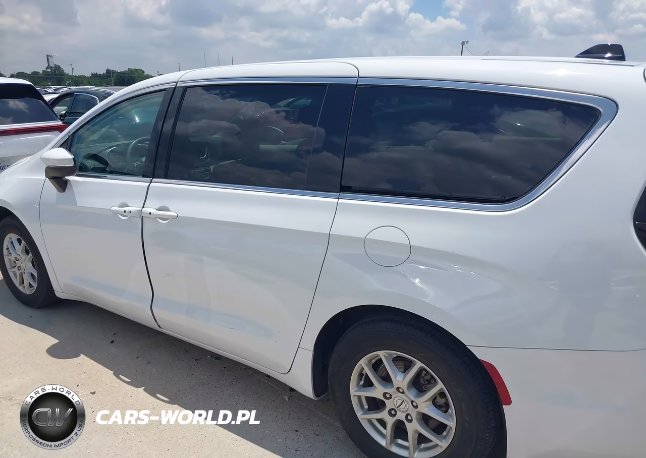2023 Chrysler Pacifica Touring L VIN:2C4RC1BGXPR620692 - 14