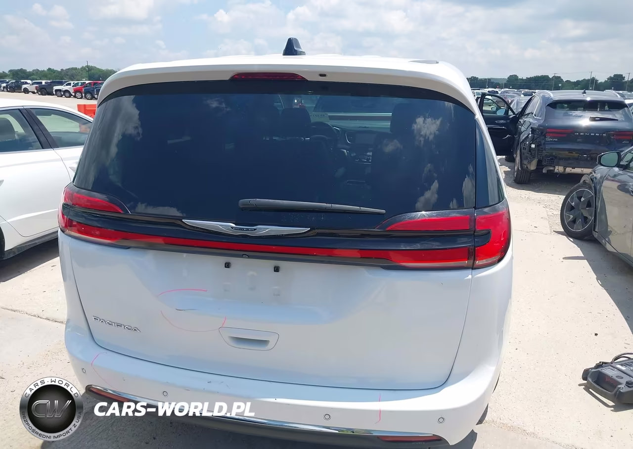2023 Chrysler Pacifica Touring L VIN:2C4RC1BGXPR620692 - 16