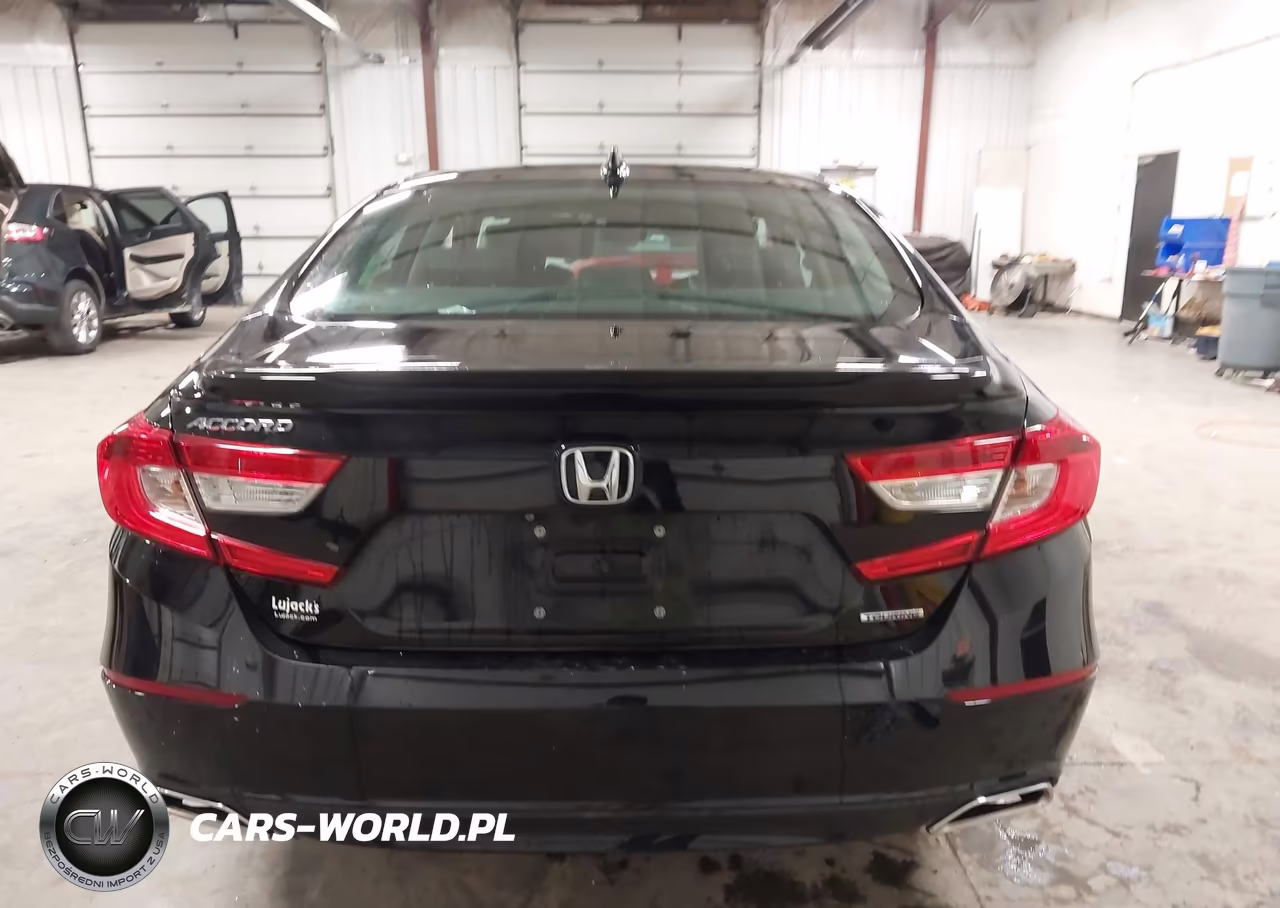 2018 Honda Accord Touring VIN:1HGCV1F94JA006780 - 16