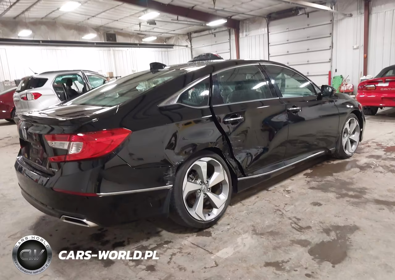 2018 Honda Accord Touring VIN:1HGCV1F94JA006780 - 4