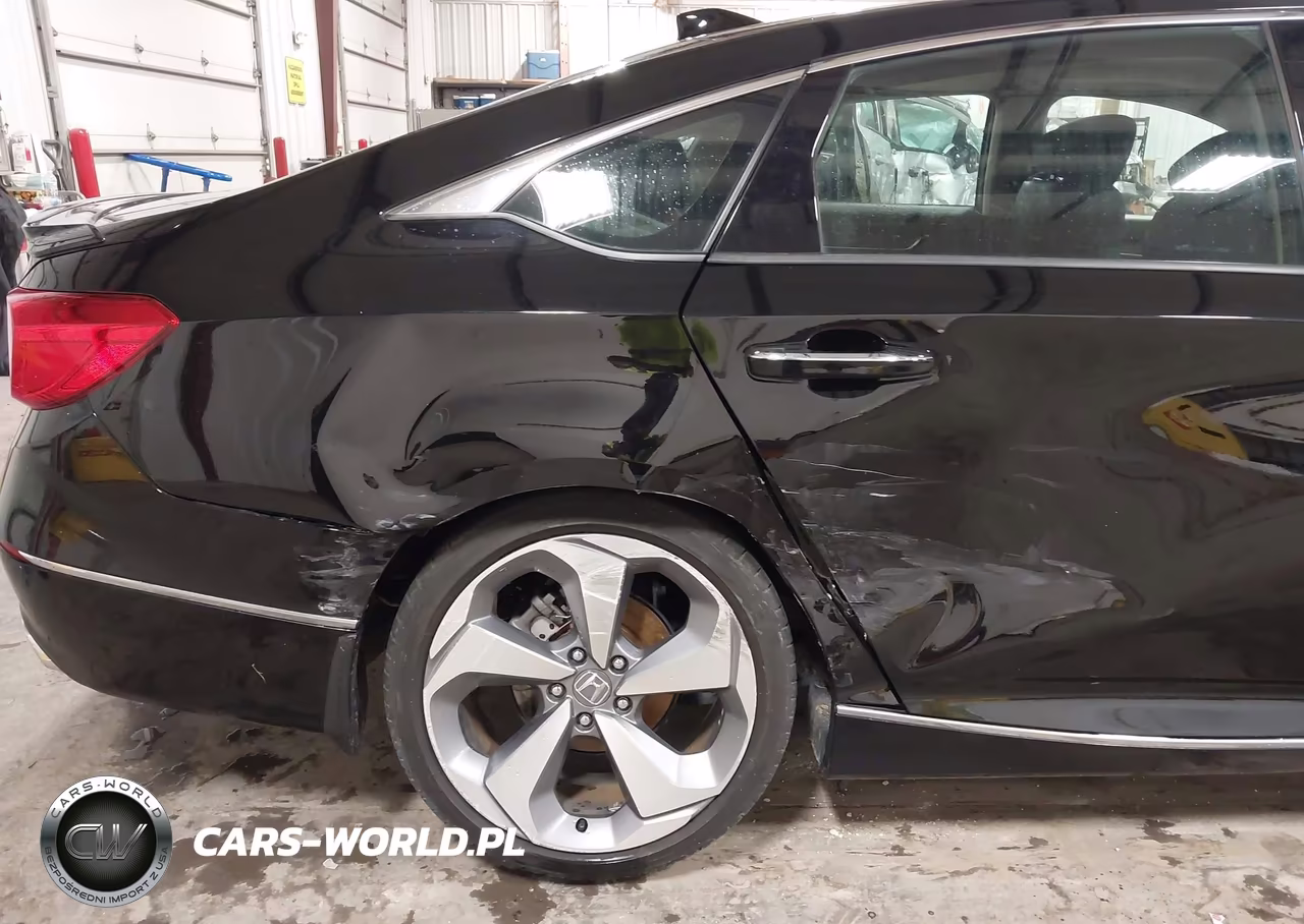 2018 Honda Accord Touring VIN:1HGCV1F94JA006780 - 6