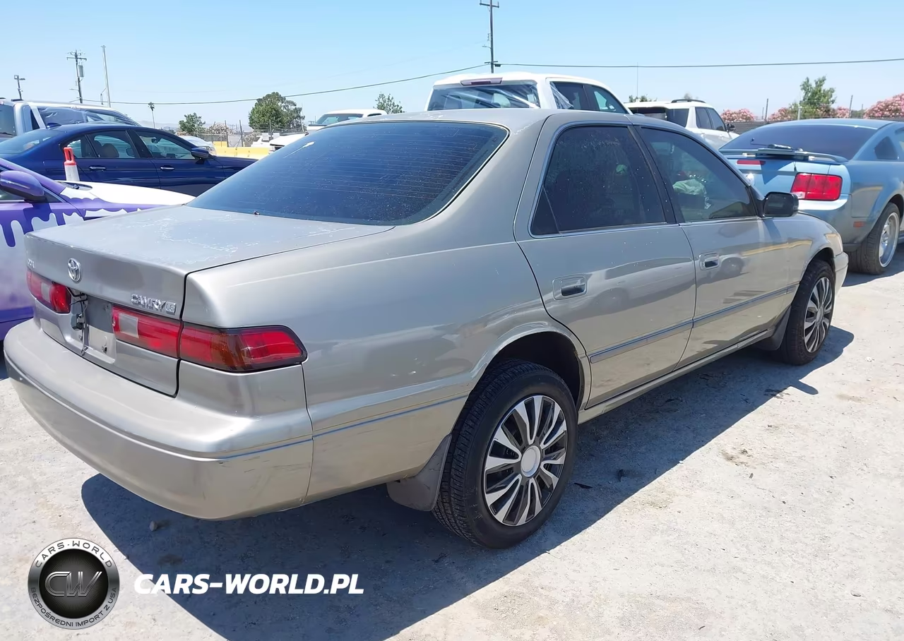 1998 Toyota Camry Le VIN:JT2BG22K7W0118532 - 4