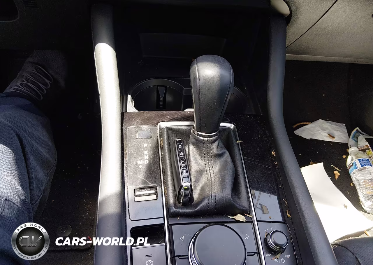 2020 Mazda Mazda3 Premium Package VIN:JM1BPAEM9L1166750 - 11