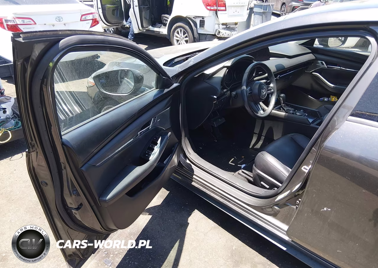 2020 Mazda Mazda3 Premium Package VIN:JM1BPAEM9L1166750 - 5
