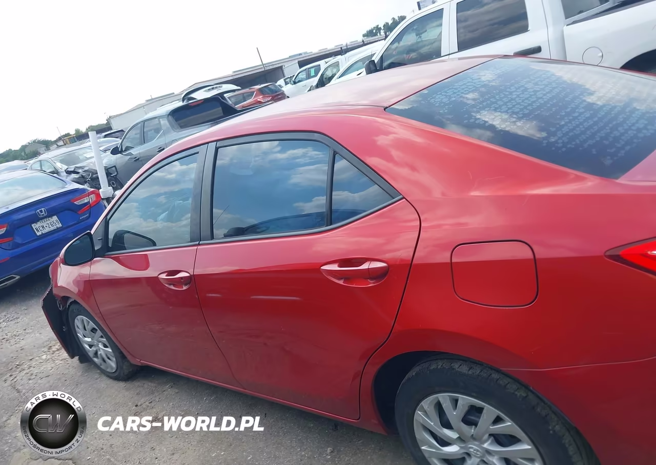 2018 Toyota Corolla Le VIN:5YFBURHE8JP799888 - 14
