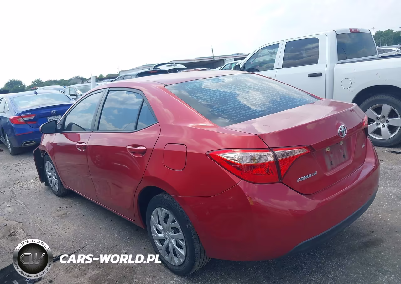 2018 Toyota Corolla Le VIN:5YFBURHE8JP799888 - 3