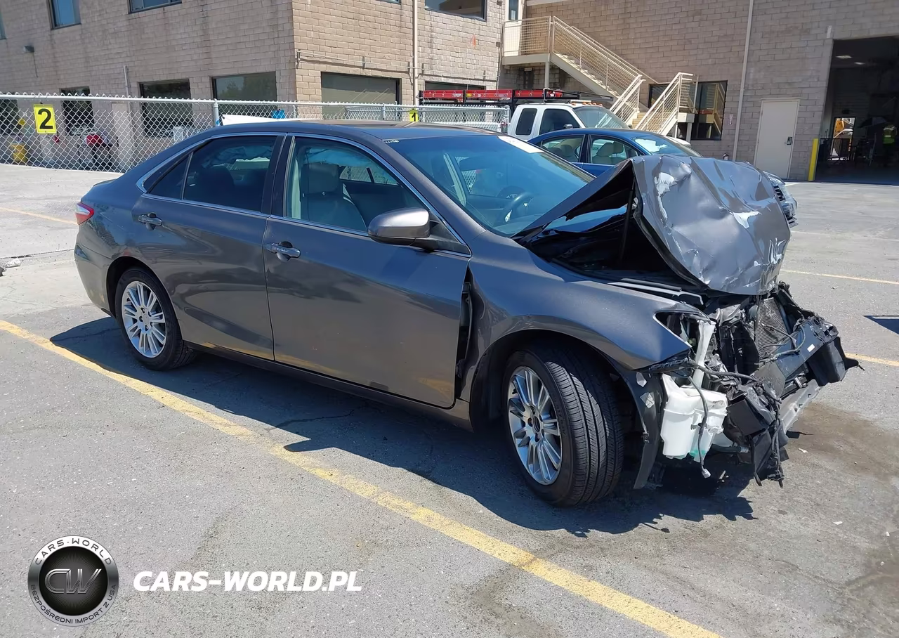 2015 Toyota Camry Le – zdjęcie 1 z 16