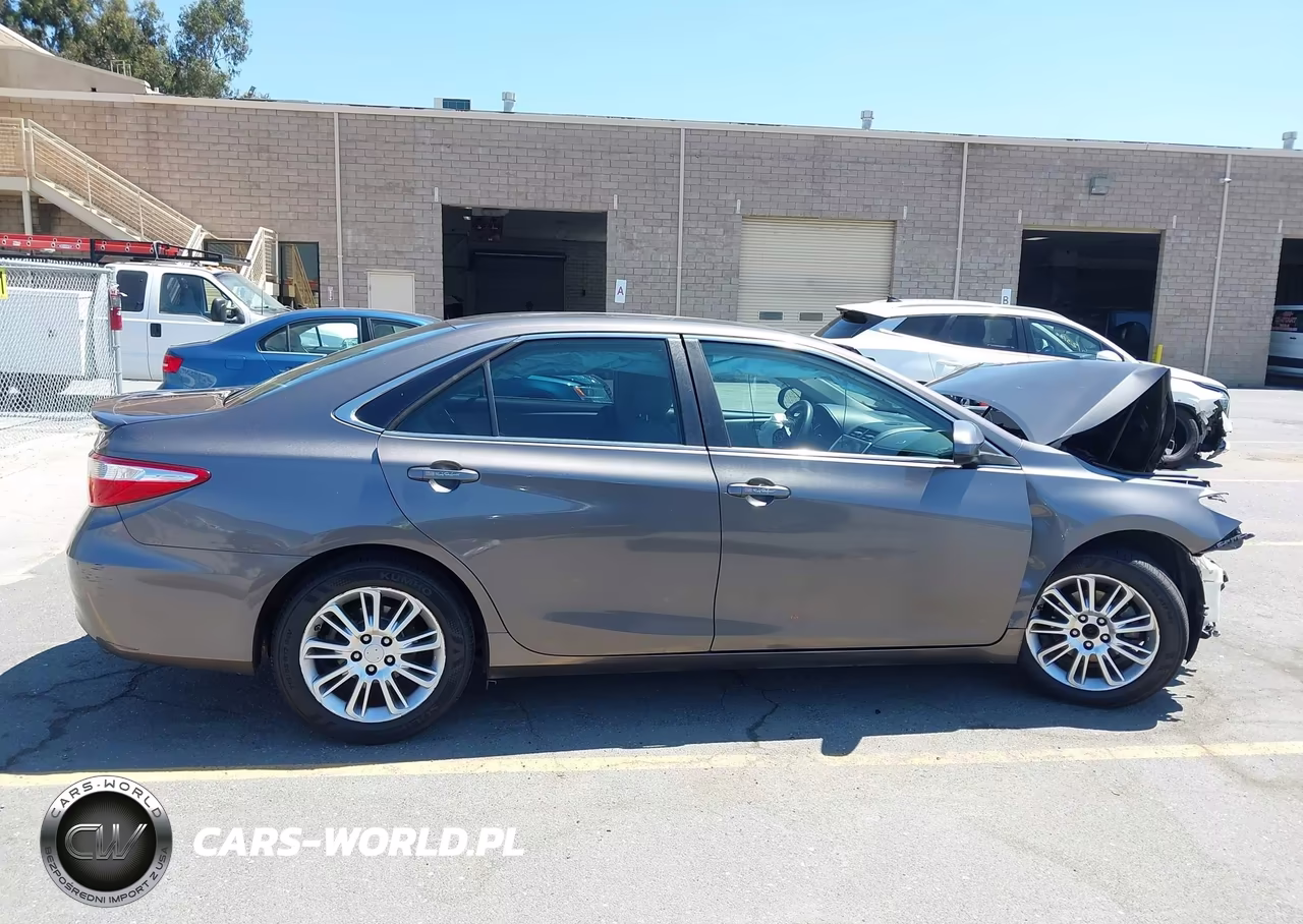 2015 Toyota Camry Le VIN:4T4BF1FK3FR458463 - 13
