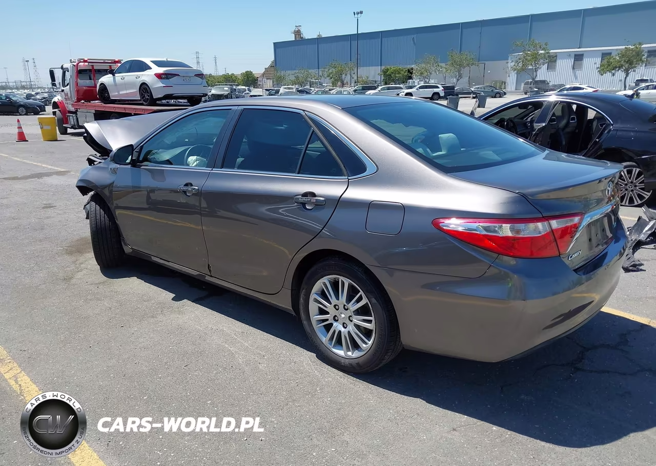 2015 Toyota Camry Le VIN:4T4BF1FK3FR458463 - 3