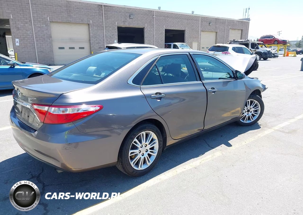 2015 Toyota Camry Le VIN:4T4BF1FK3FR458463 - 4