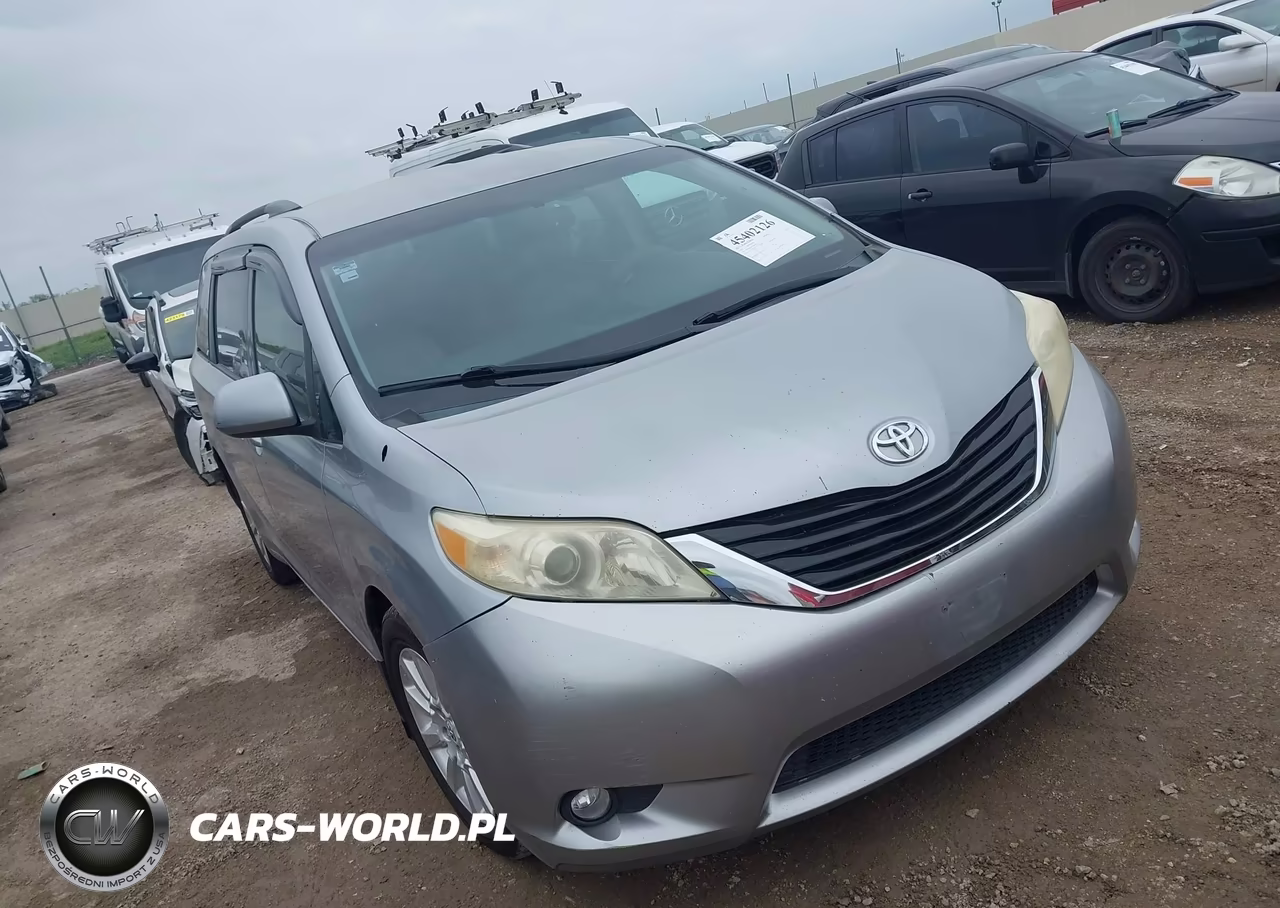 2012 Toyota Sienna Le V6 8 Passenger