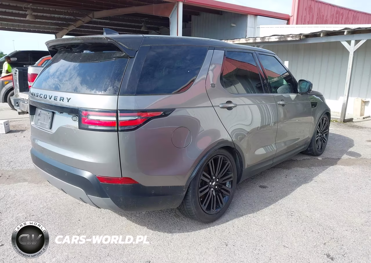 2017 Land Rover Discovery First Edition VIN:SALRTBBV5HA015207 - 4