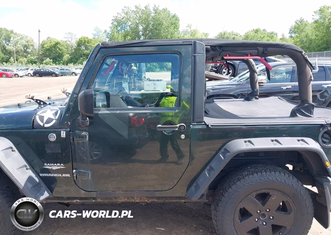 2010 Jeep Wrangler Sahara VIN:1J4AA5D1XAL191308 - 14