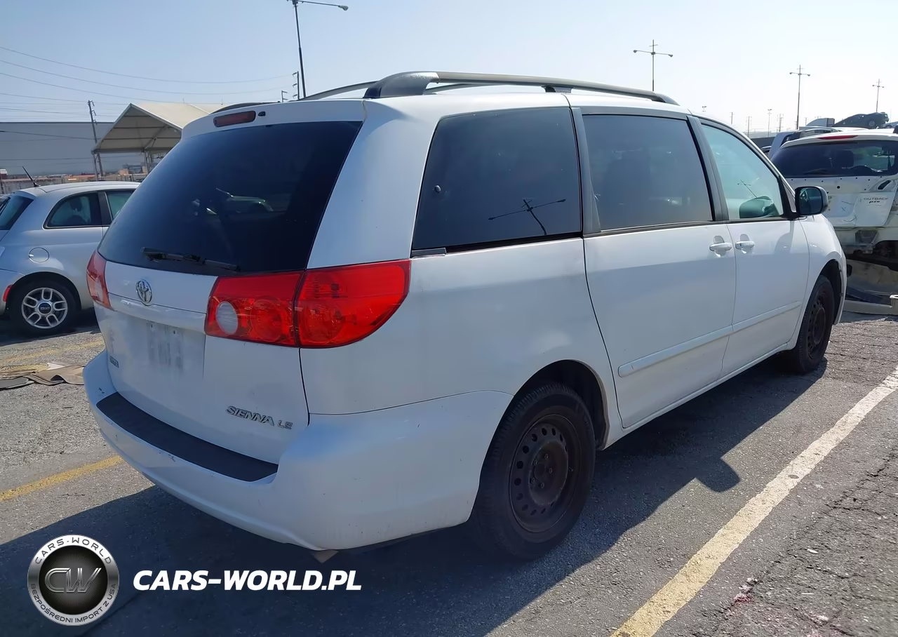 2010 Toyota Sienna Le VIN:5TDKK4CC4AS300350 - 4