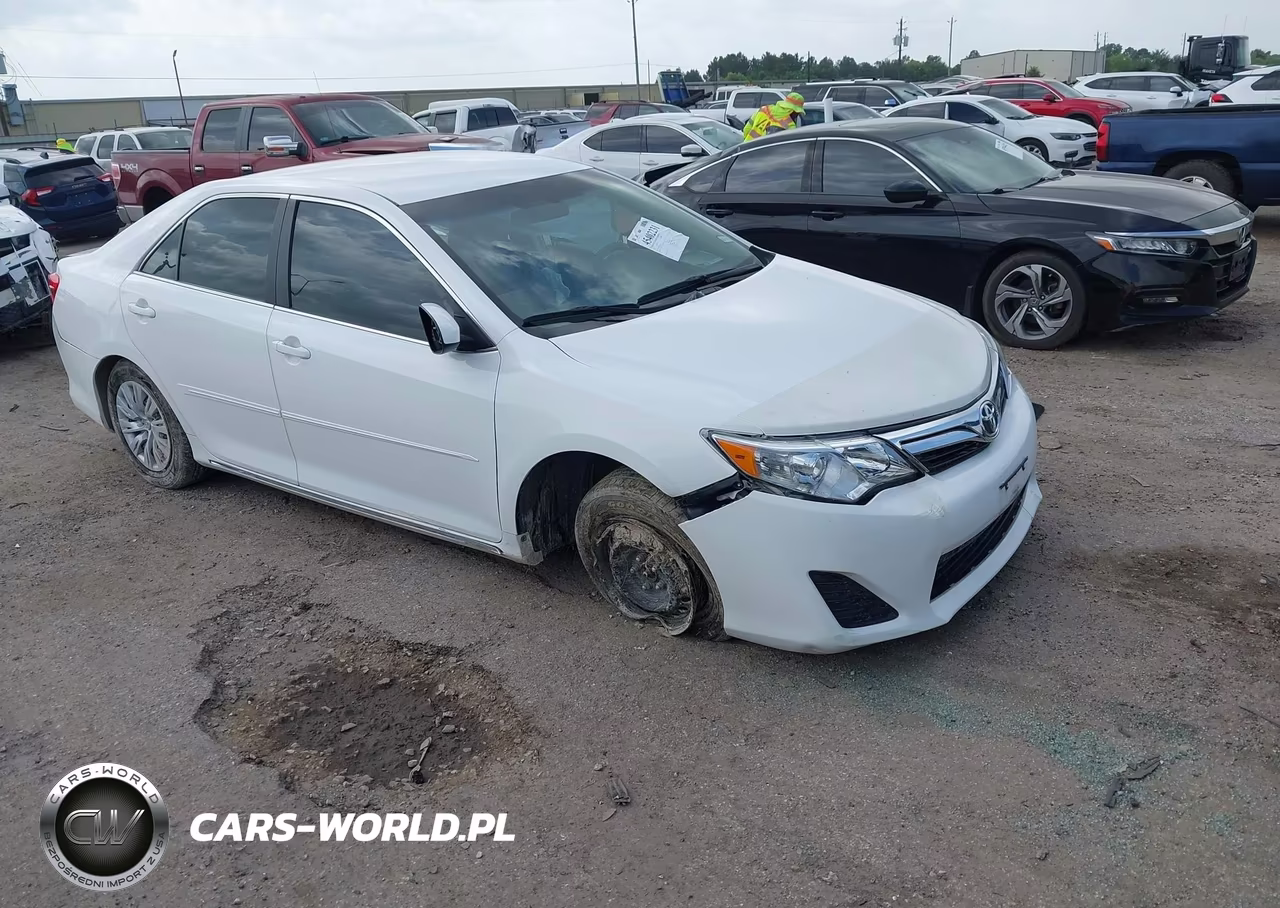 2012 Toyota Camry Le – zdjęcie 1 z 15