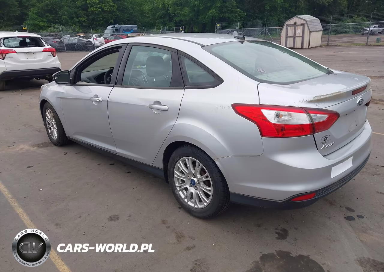 2012 Ford Focus Se VIN:1FAHP3F26CL121228 - 3