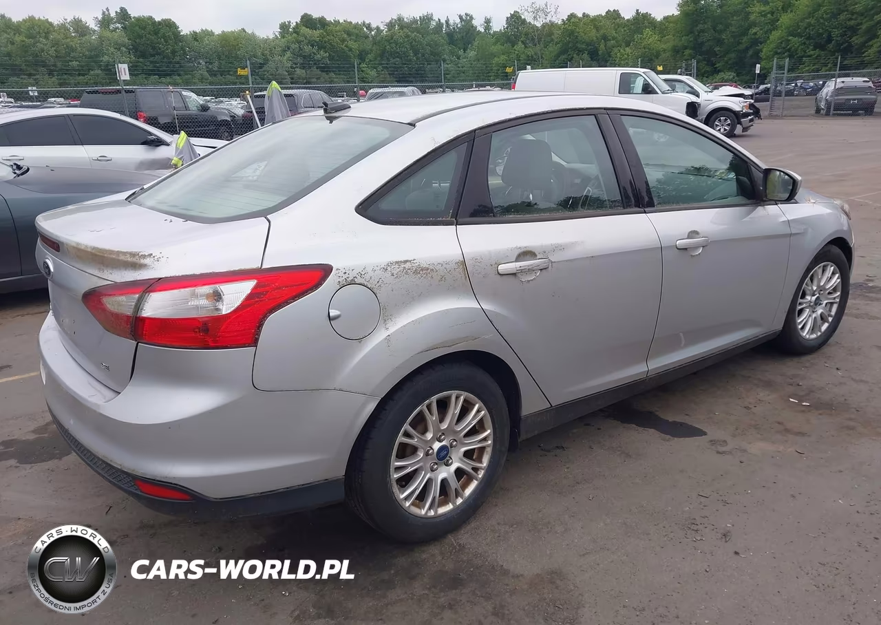 2012 Ford Focus Se VIN:1FAHP3F26CL121228 - 4