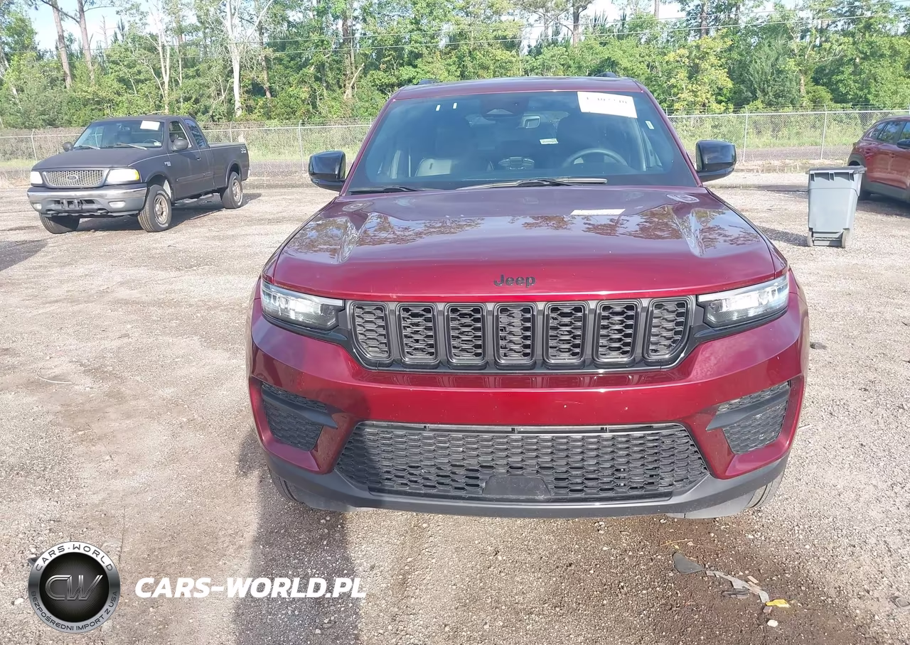 2025 Jeep Grand Cherokee Altitude 4X4 VIN:1C4RJHAGXS8656127 - 13