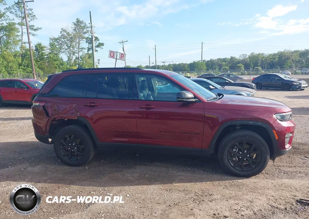 2025 Jeep Grand Cherokee Altitude 4X4 VIN:1C4RJHAGXS8656127 - 14