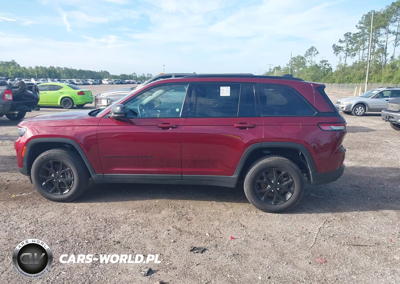 2025 Jeep Grand Cherokee Altitude 4X4 VIN:1C4RJHAGXS8656127 - 15