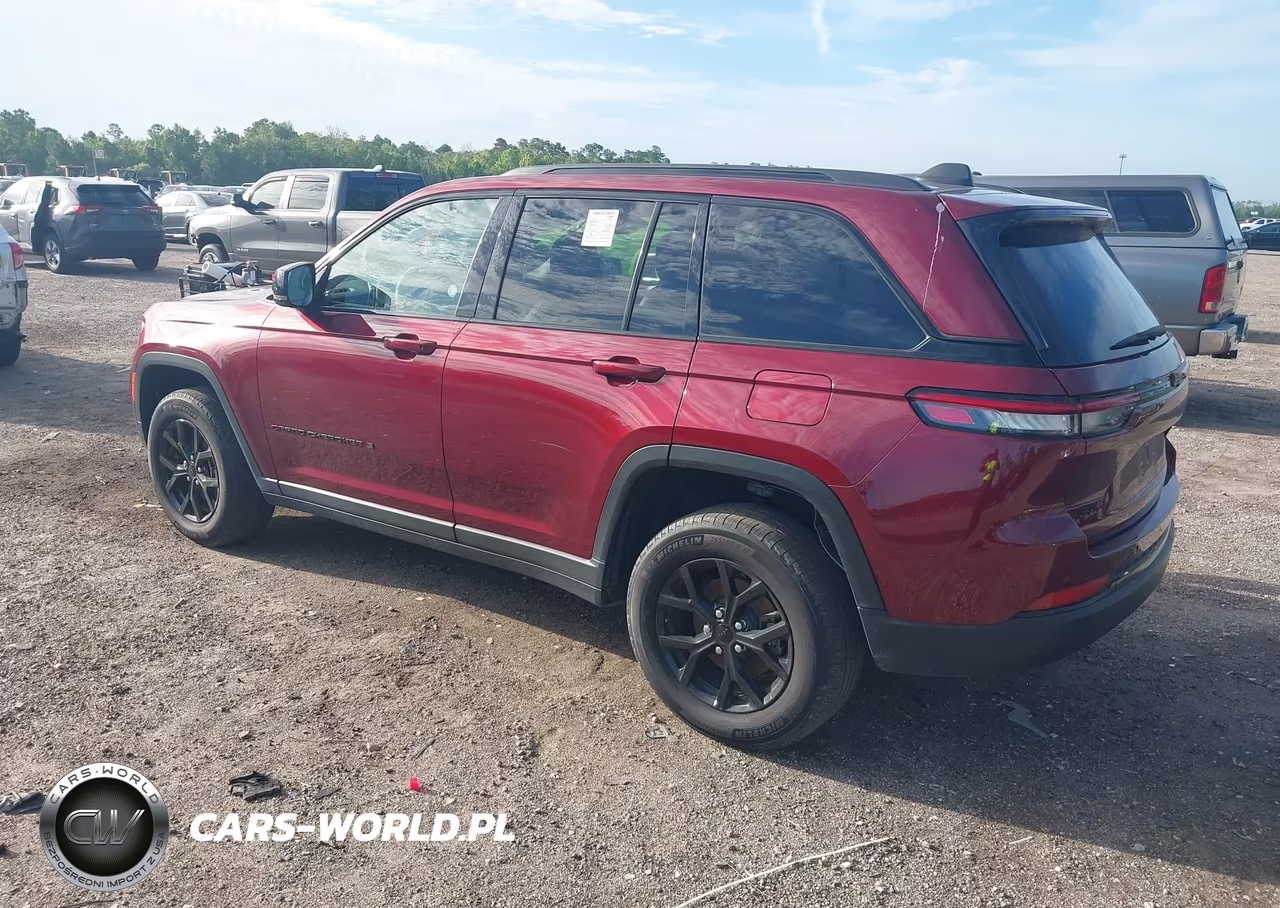 2025 Jeep Grand Cherokee Altitude 4X4 VIN:1C4RJHAGXS8656127 - 3