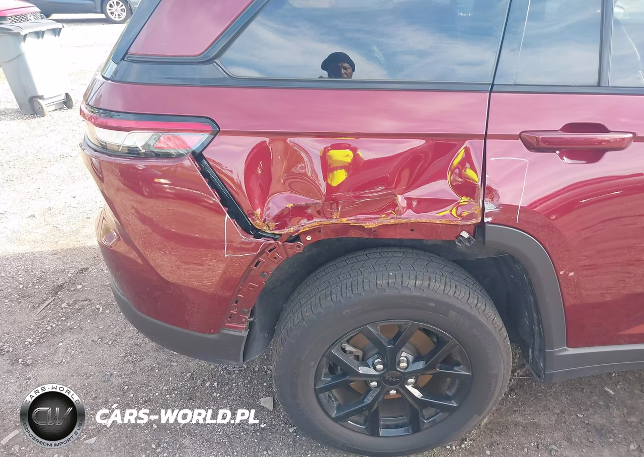 2025 Jeep Grand Cherokee Altitude 4X4 VIN:1C4RJHAGXS8656127 - 6