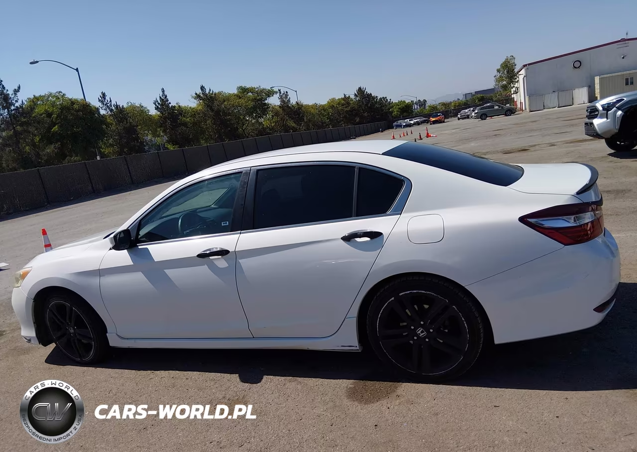 2016 Honda Accord Sport VIN:1HGCR2F65GA192421 - 14