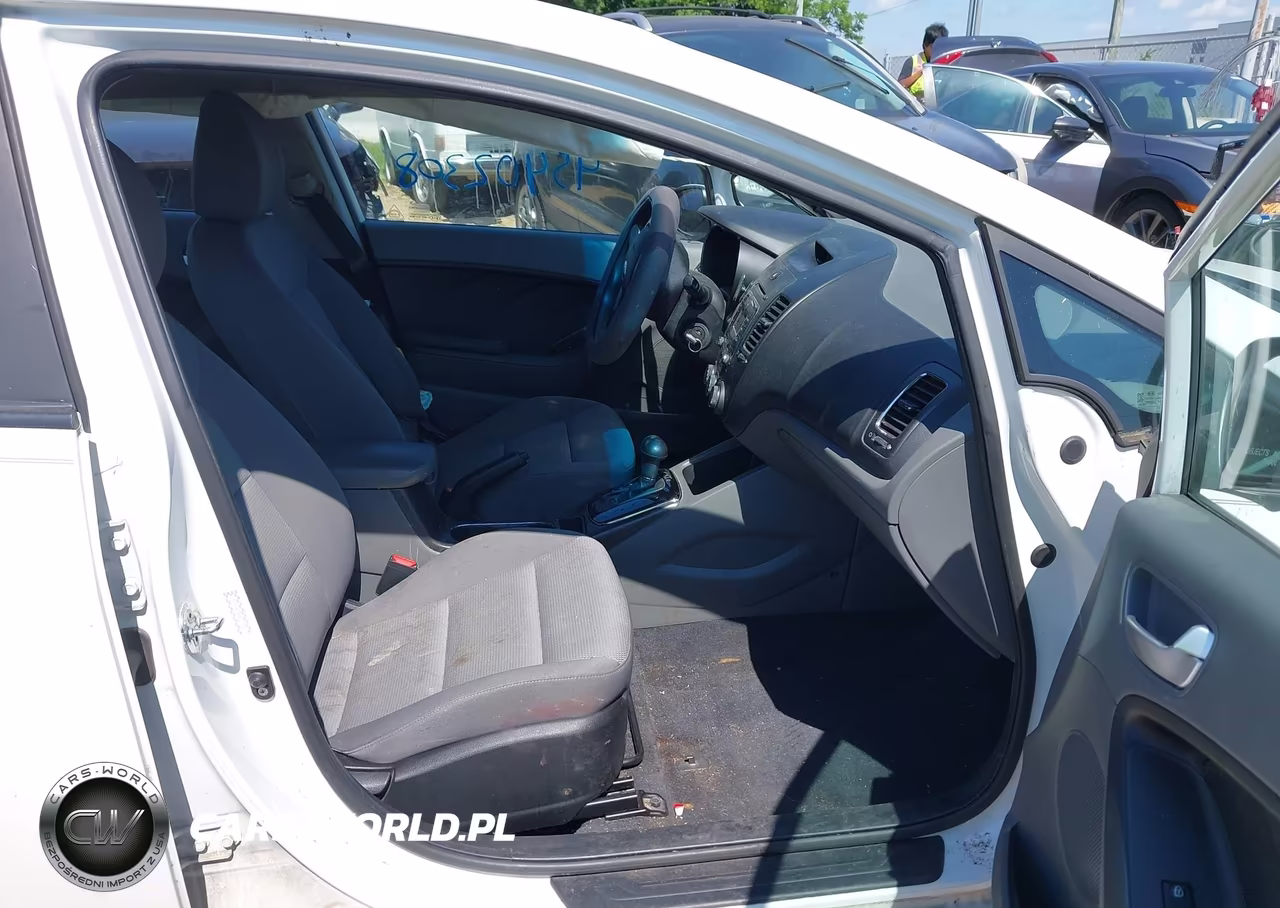 2017 Kia Forte Lx VIN:3KPFK4A76HE037841 - 5