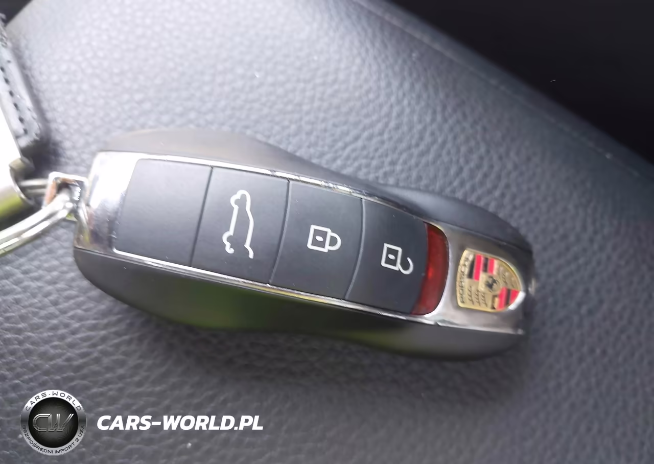2023 Porsche Macan T VIN:WP1AA2A56PLB01039 - 11