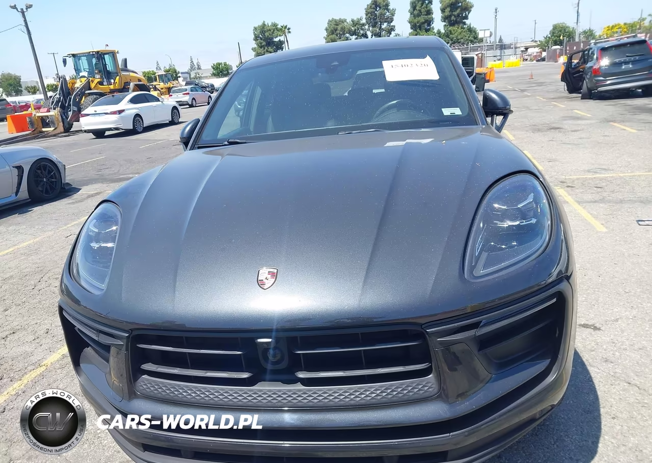 2023 Porsche Macan T VIN:WP1AA2A56PLB01039 - 12