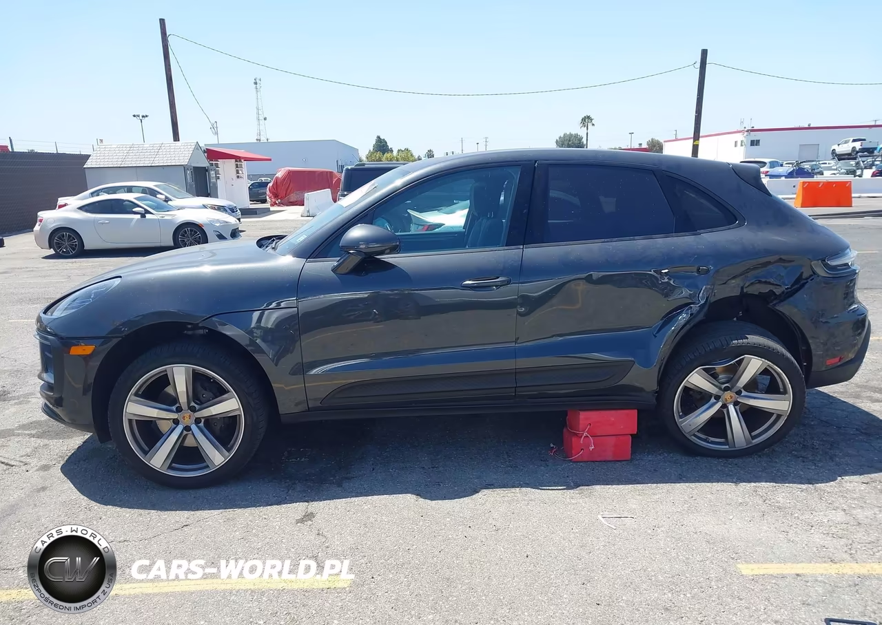 2023 Porsche Macan T VIN:WP1AA2A56PLB01039 - 14