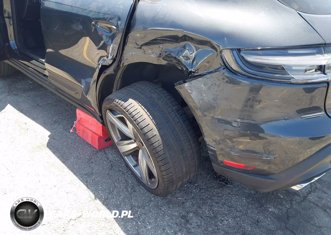 2023 Porsche Macan T VIN:WP1AA2A56PLB01039 - 18