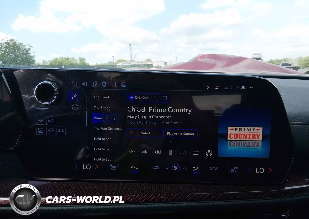 2025 Chevrolet Traverse Awd Z71 VIN:1GNEVJRS4SJ113309 - 17