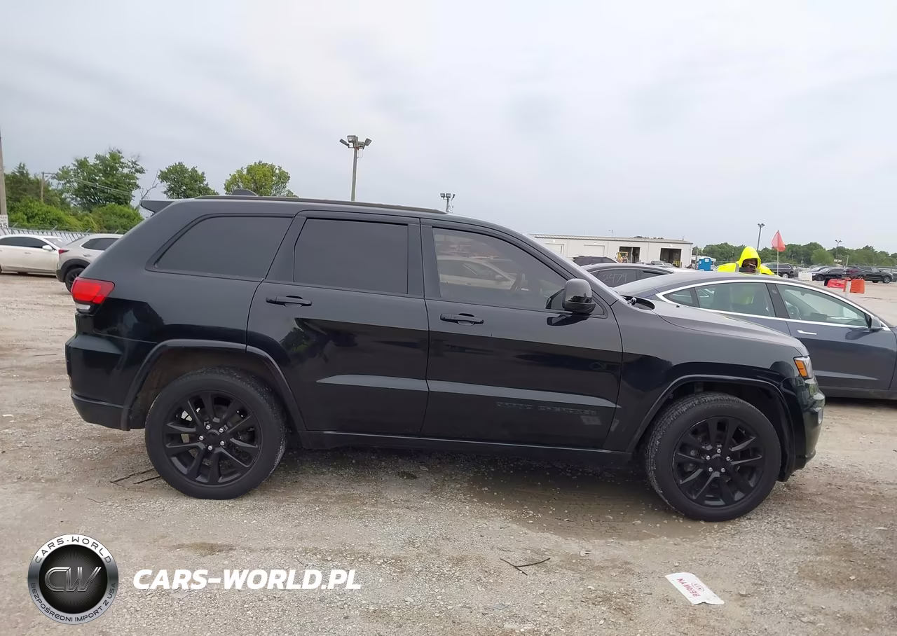 2018 Jeep Grand Cherokee Altitude 4X4 VIN:1C4RJFAG0JC515096 - 13
