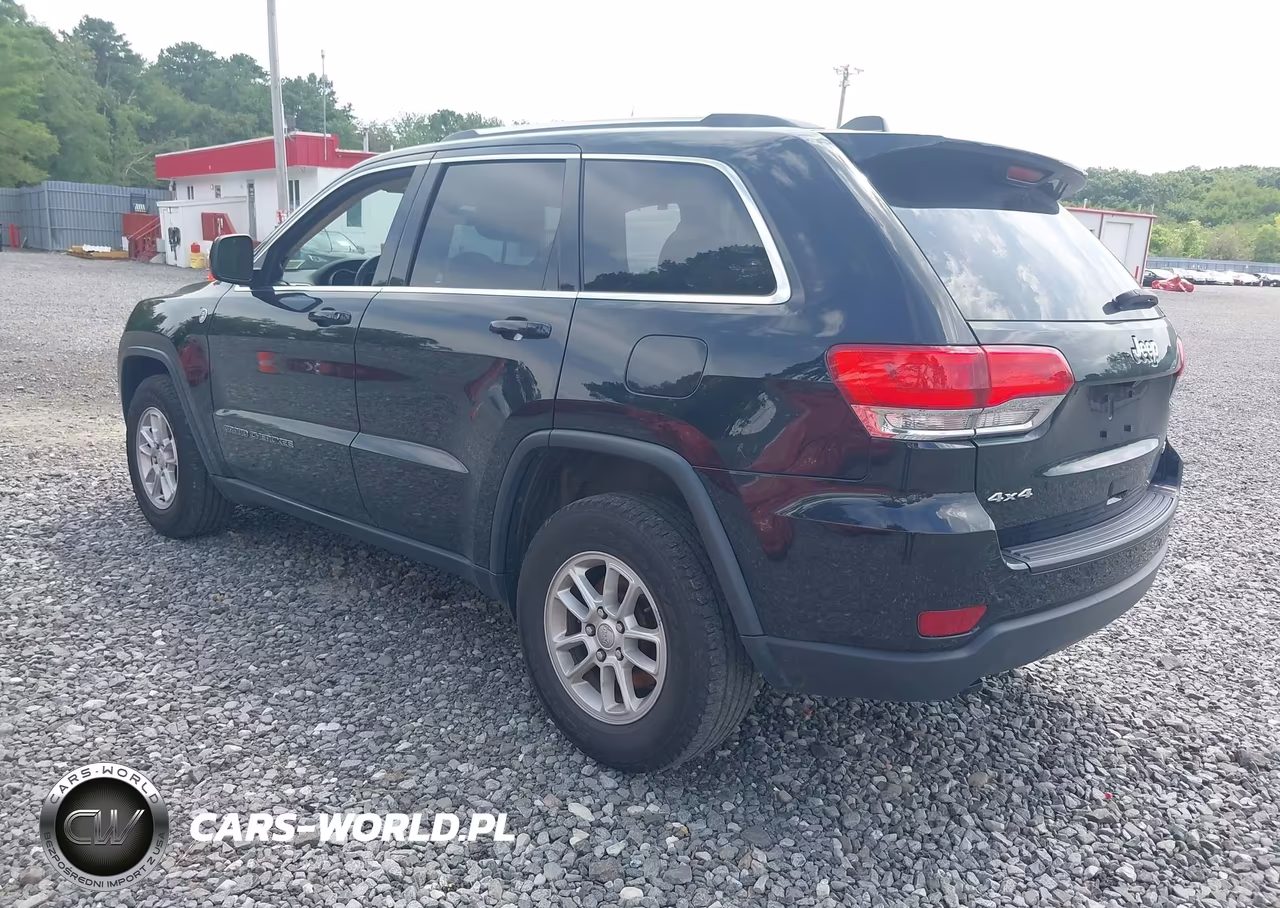 2019 Jeep Grand Cherokee Laredo E 4X4 VIN:1C4RJFAG5KC754189 - 3