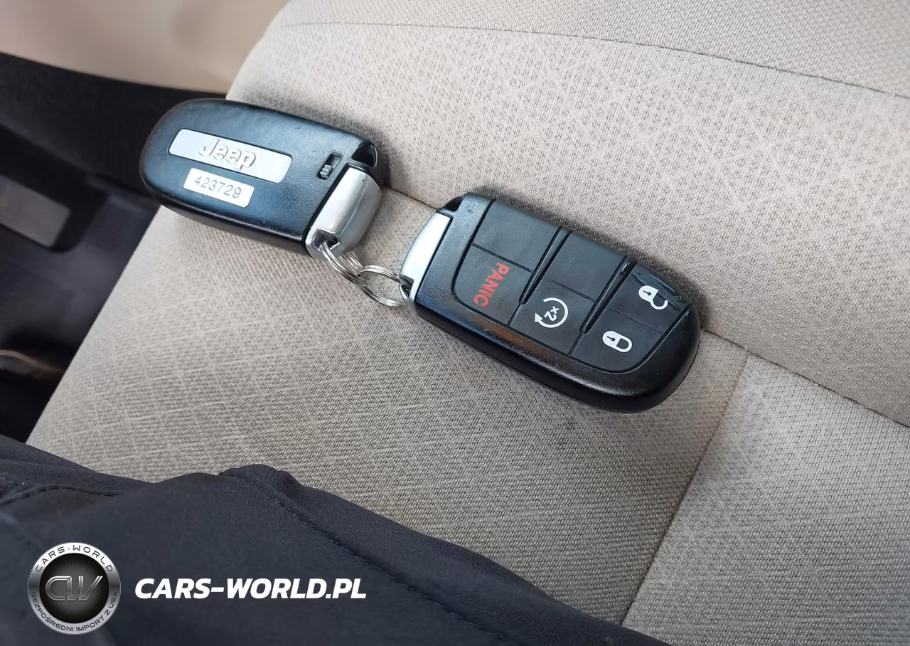 2019 Jeep Grand Cherokee Laredo E 4X4 VIN:1C4RJFAG2KC837028 - 11