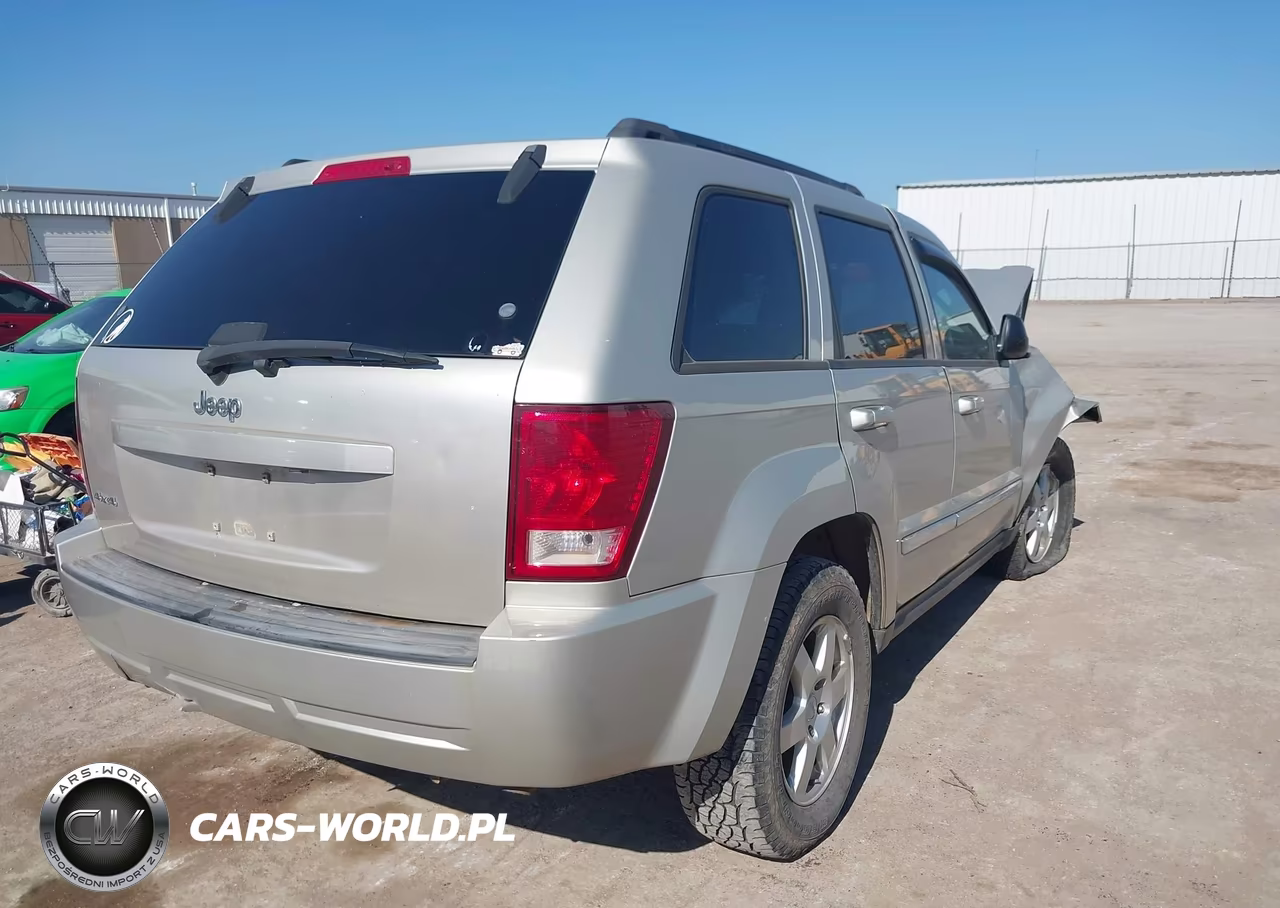 2010 Jeep Grand Cherokee Laredo VIN:1J4PR4GK4AC141196 - 4