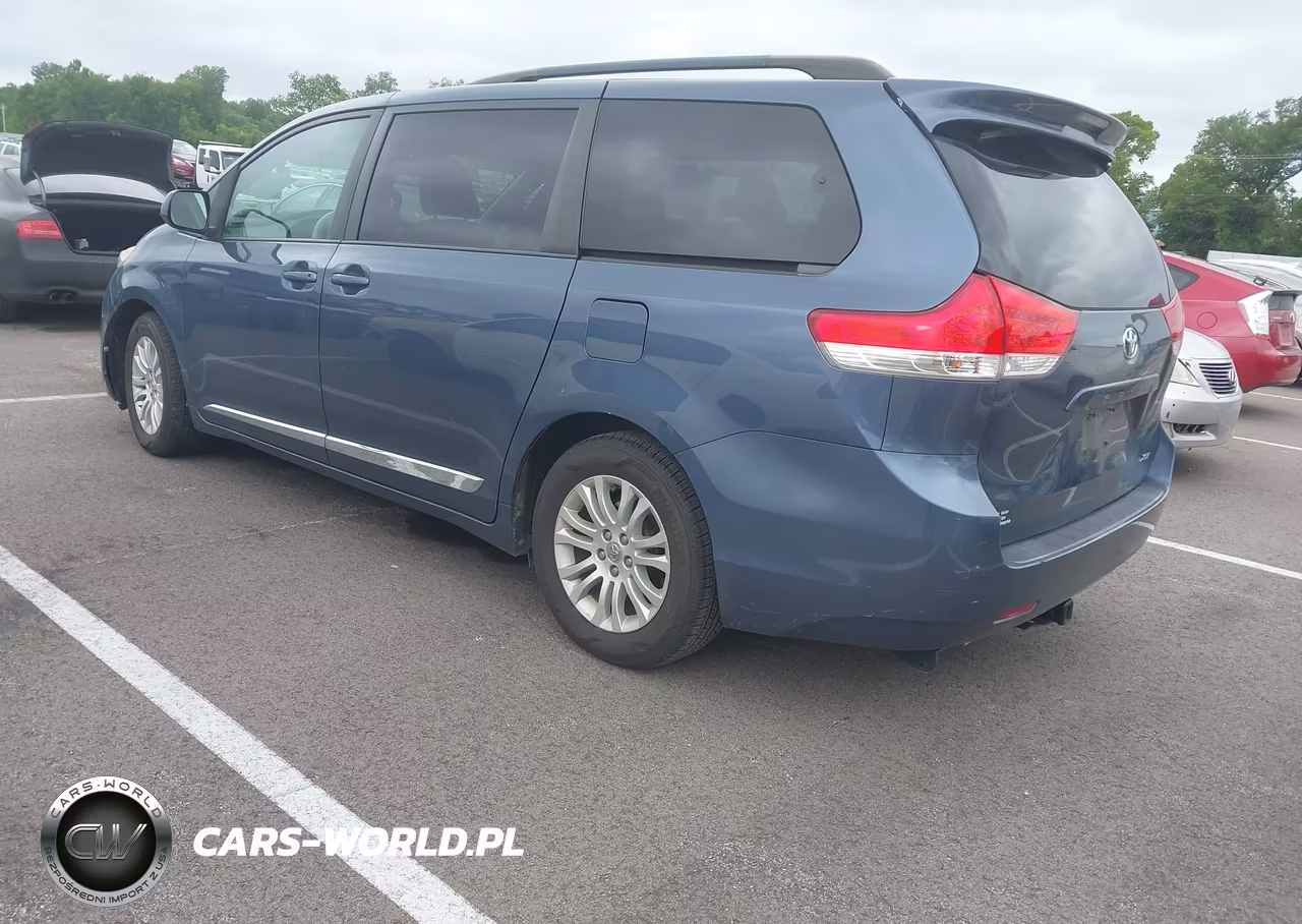 2014 Toyota Sienna Xle V6 8 Passenger VIN:5TDYK3DC7ES418109 - 3