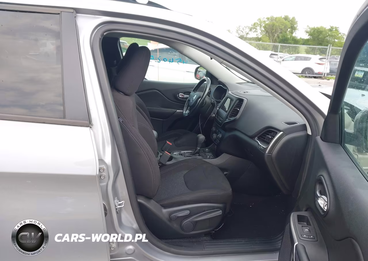 2020 Jeep Cherokee Latitude 4X4 VIN:1C4PJMCB6LD584000 - 5