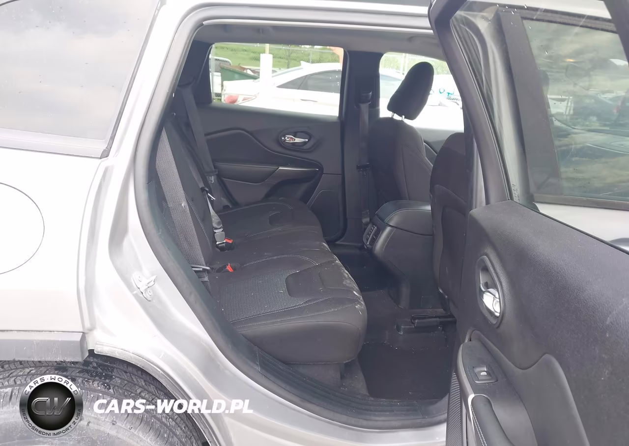 2020 Jeep Cherokee Latitude 4X4 VIN:1C4PJMCB6LD584000 - 8