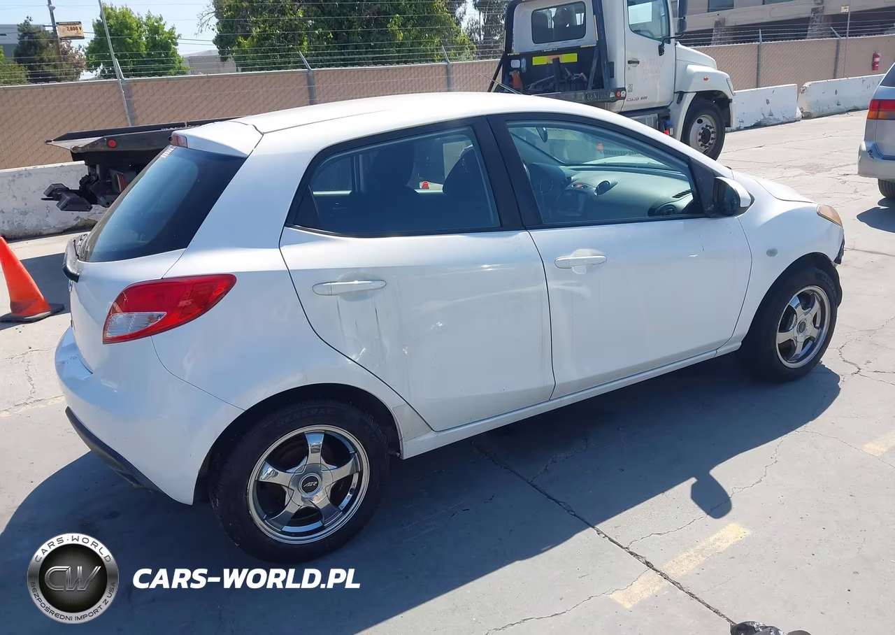 2011 Mazda Mazda2 Sport VIN:JM1DE1HZ5B0101792 - 4